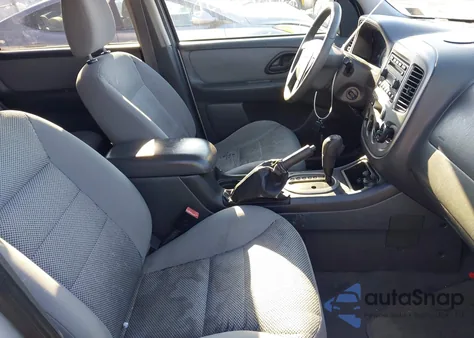 2005 Ford Escape Xlt z USA, uszkodzony, nr VIN 1FMYU93105DA11348